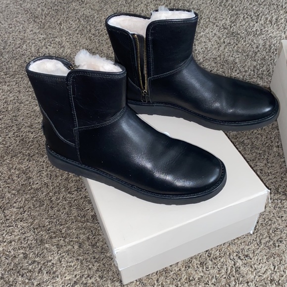 UGG Leather Boots - Picture 12 of 12